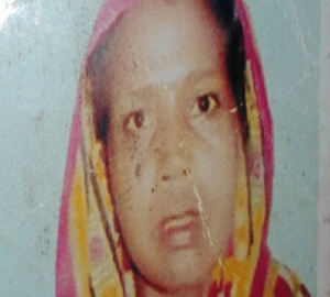 স্বামীর মৃত্যুর পর আমিনার মৃত্যু ছোট্ট ছেলেমেয়ের দেখাশোনা করার কেউ থাকল না 